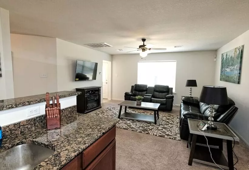 3bdrm 2bath 5beds   Iah Airport, Humble