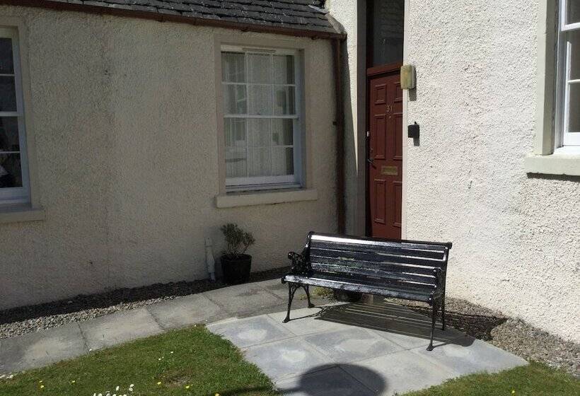 Inverness Apartments Courtyard