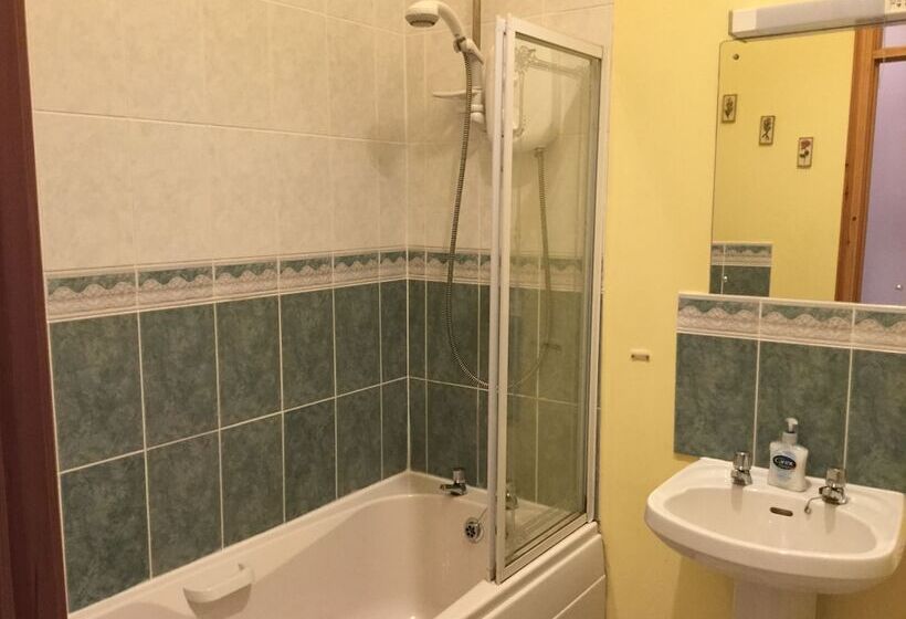 Inverness Apartments Courtyard