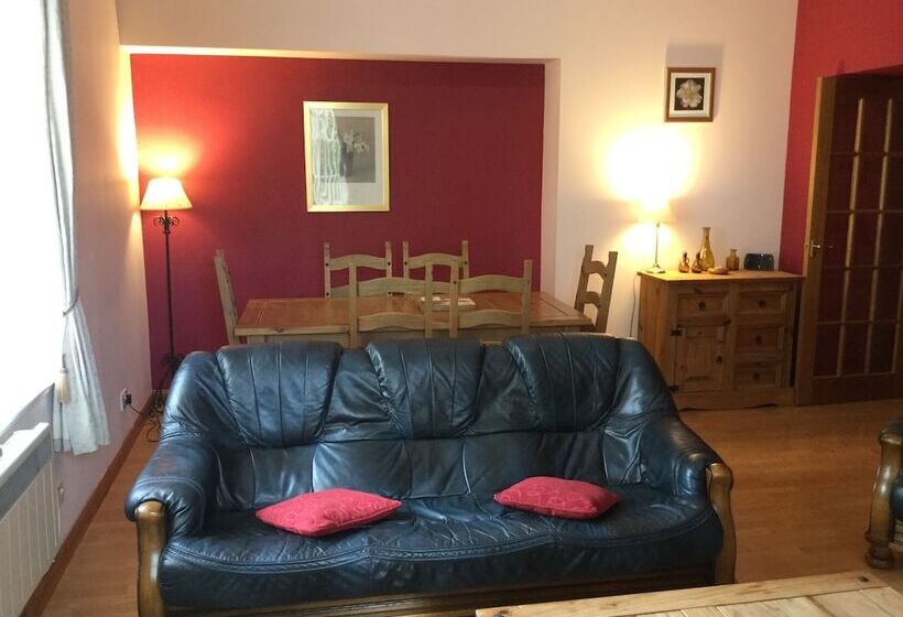 Inverness Apartments Courtyard