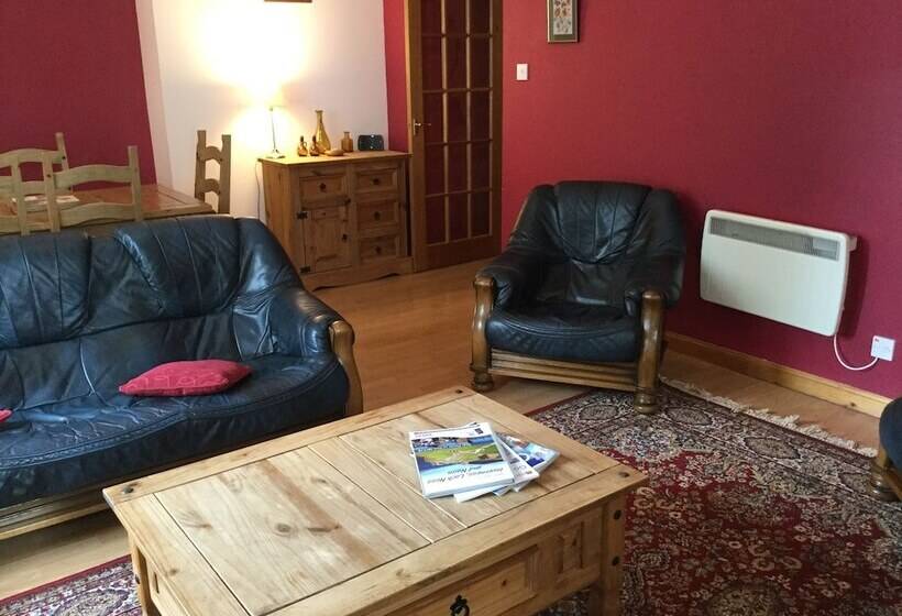 Inverness Apartments Courtyard