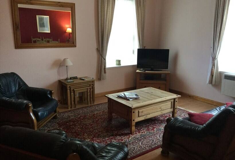 Inverness Apartments Courtyard