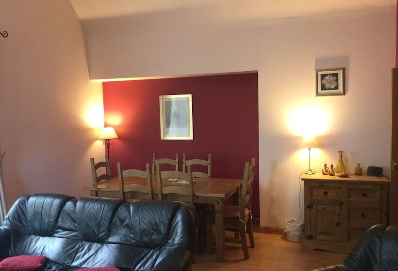 Inverness Apartments Courtyard