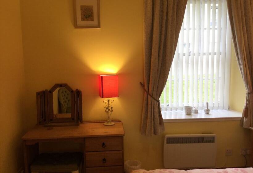 Inverness Apartments Courtyard