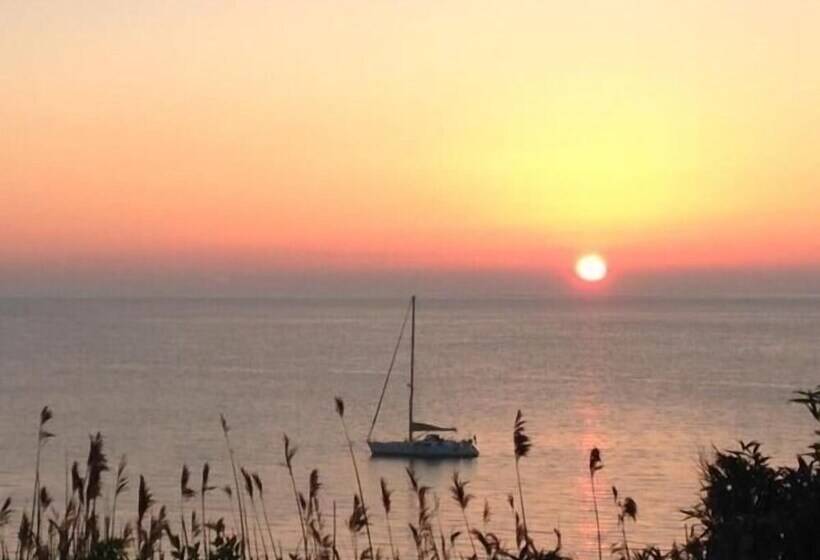 Observation Apartment On The Beach