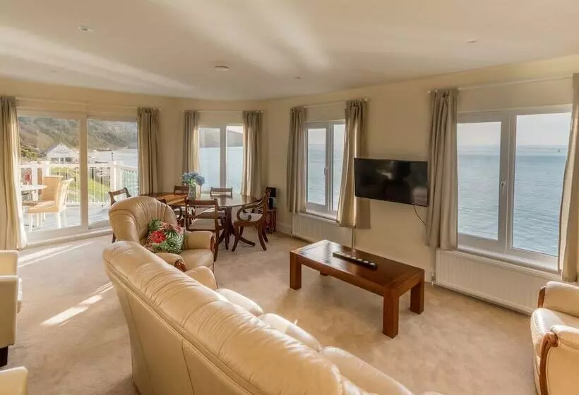 Observation Apartment On The Beach