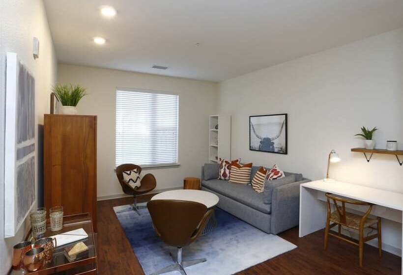 Suite Destination Downtown Austin