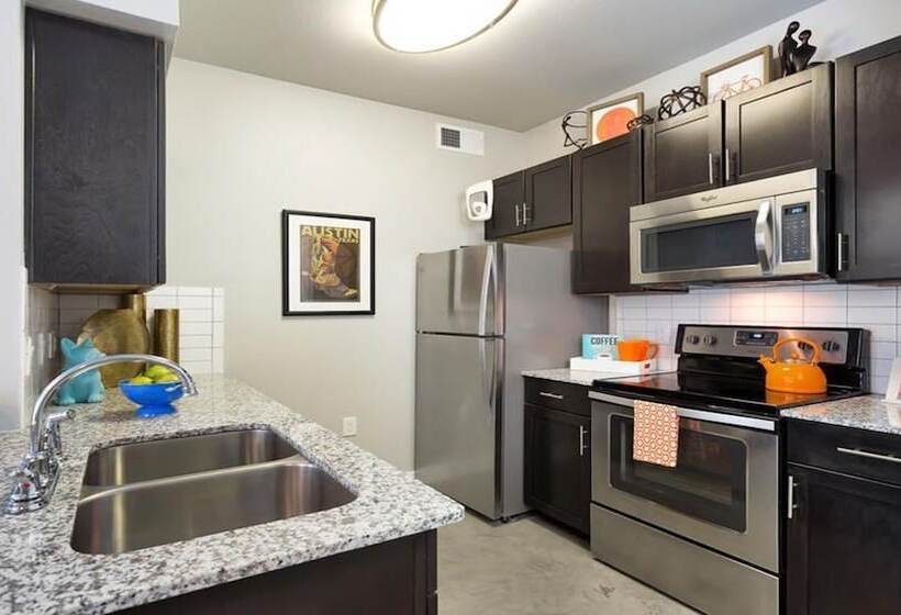 Suite Destination Downtown Austin