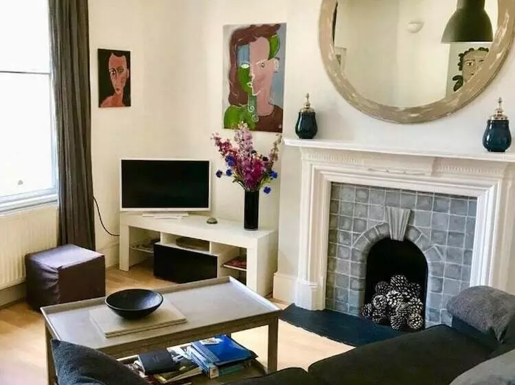Trendy 2bd Flat In West Hampstead