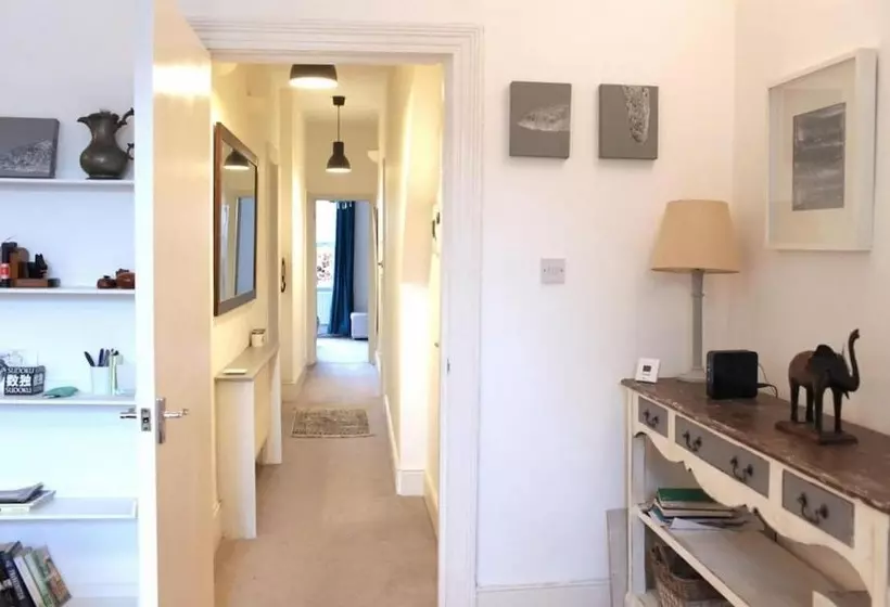 Trendy 2bd Flat In West Hampstead