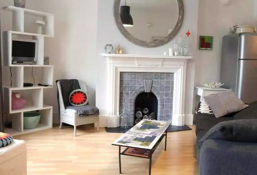 Trendy 2bd Flat In West Hampstead