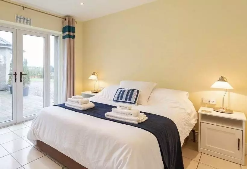 تختخواب و صبحانه Fifty Five Ballyhome, Portrush