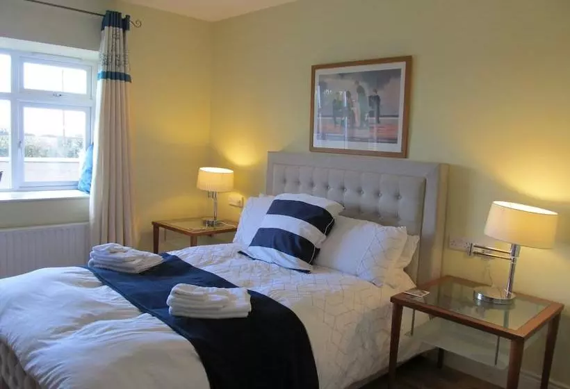 تختخواب و صبحانه Fifty Five Ballyhome, Portrush
