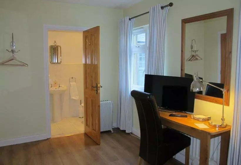تختخواب و صبحانه Fifty Five Ballyhome, Portrush