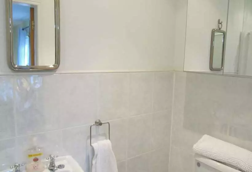 تختخواب و صبحانه Fifty Five Ballyhome, Portrush