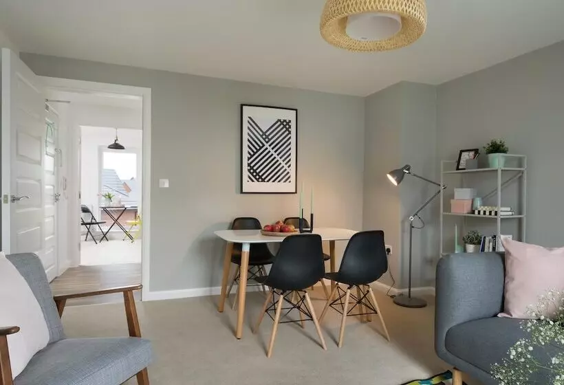 Canalside Scandinavian Parking & Netflix