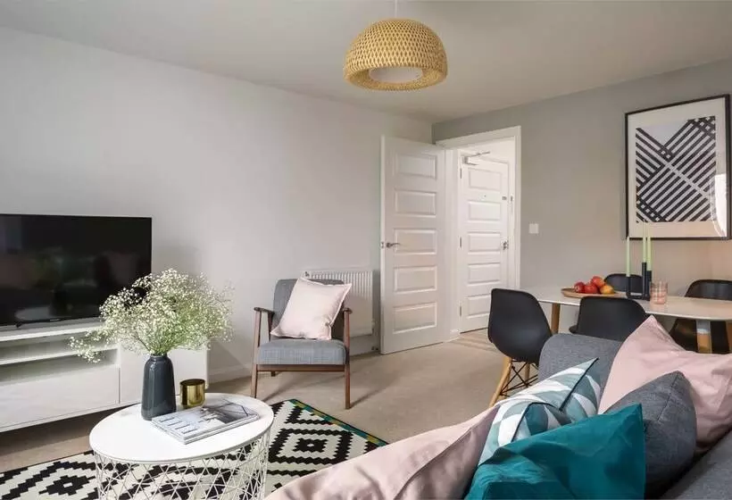Canalside Scandinavian Parking & Netflix