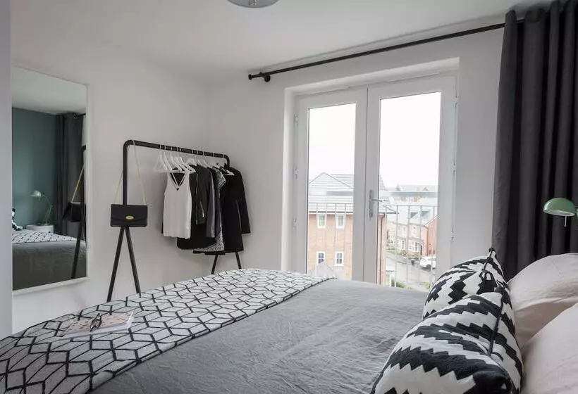Canalside Scandinavian Parking & Netflix