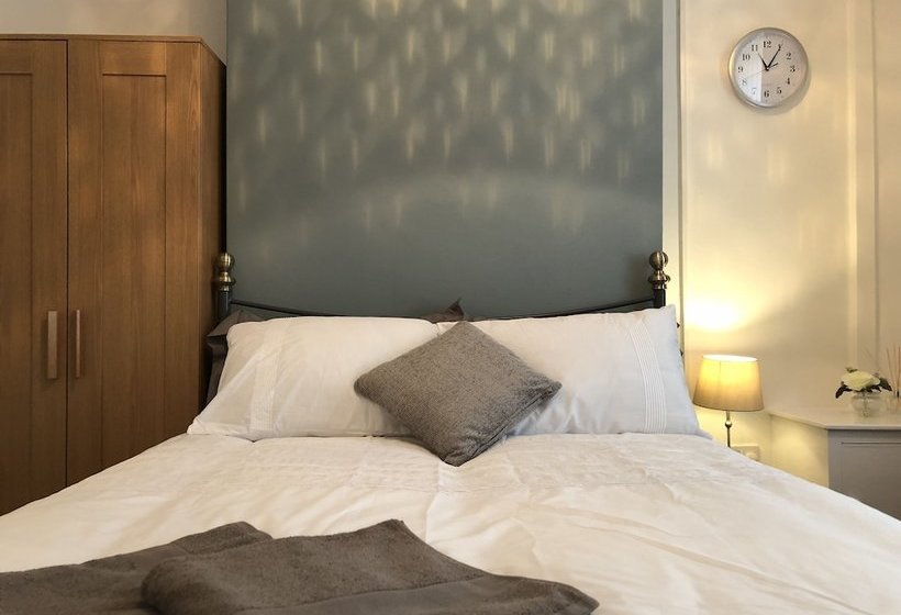 Пансион Double Rooms Near City Centre