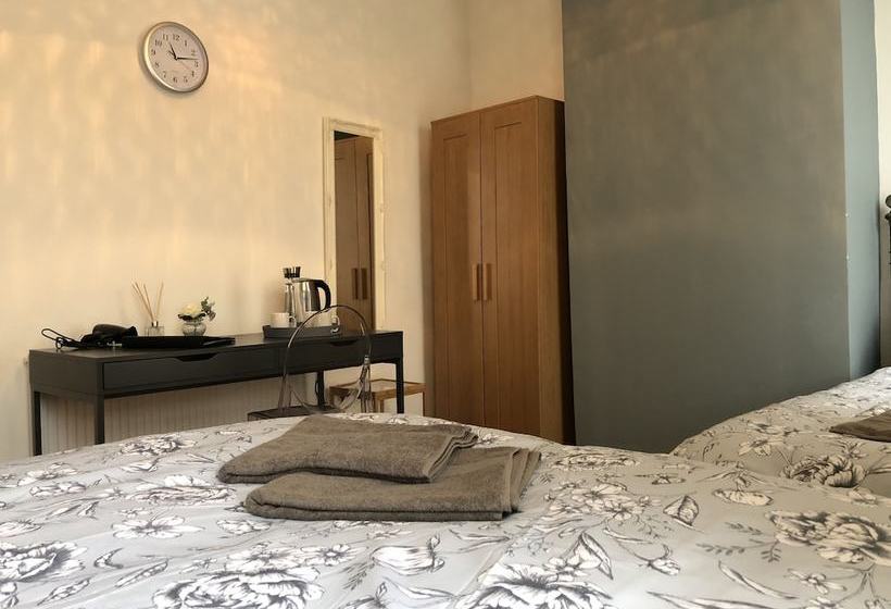 Пансион Double Rooms Near City Centre