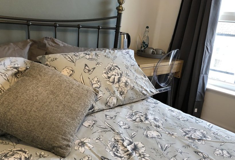 Пансион Double Rooms Near City Centre