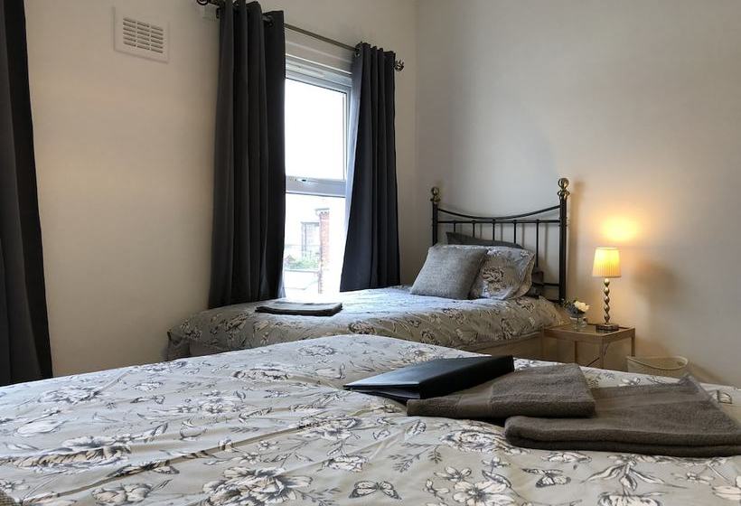 Пансион Double Rooms Near City Centre