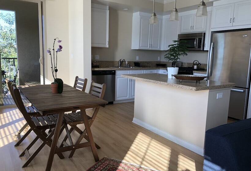 Resort Style Luxury 2bd Suite In Irvine S Spectrum Center