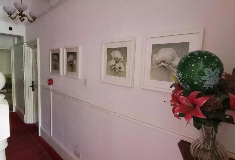 ペンション The Mayfair Guest House Self Catering