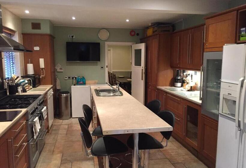 膳宿费 The Mayfair Guest House Self Catering