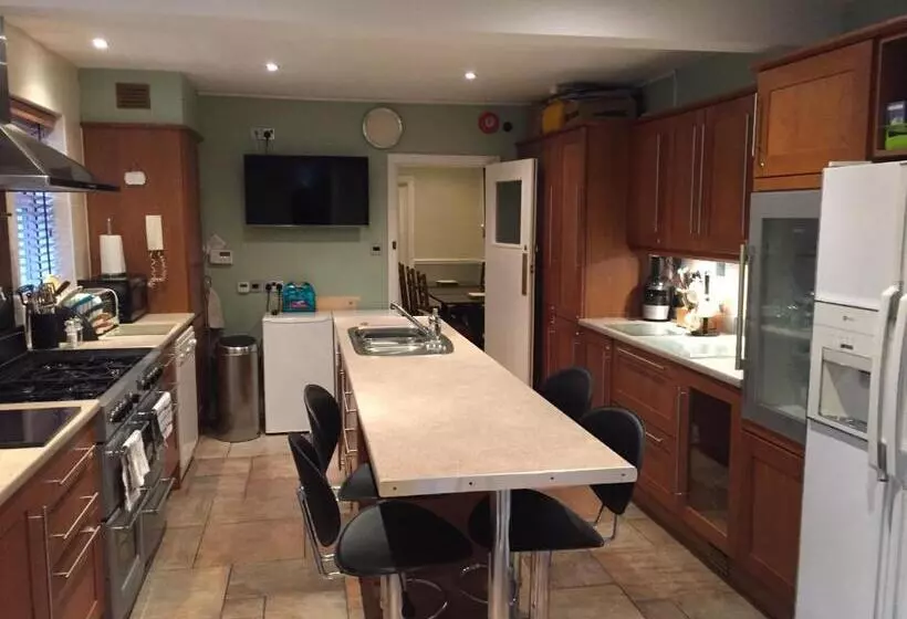 ペンション The Mayfair Guest House Self Catering