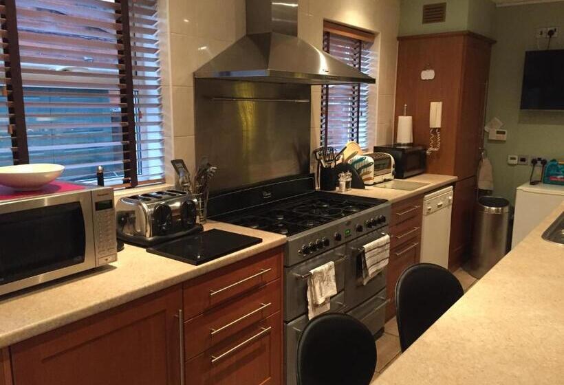 膳宿费 The Mayfair Guest House Self Catering