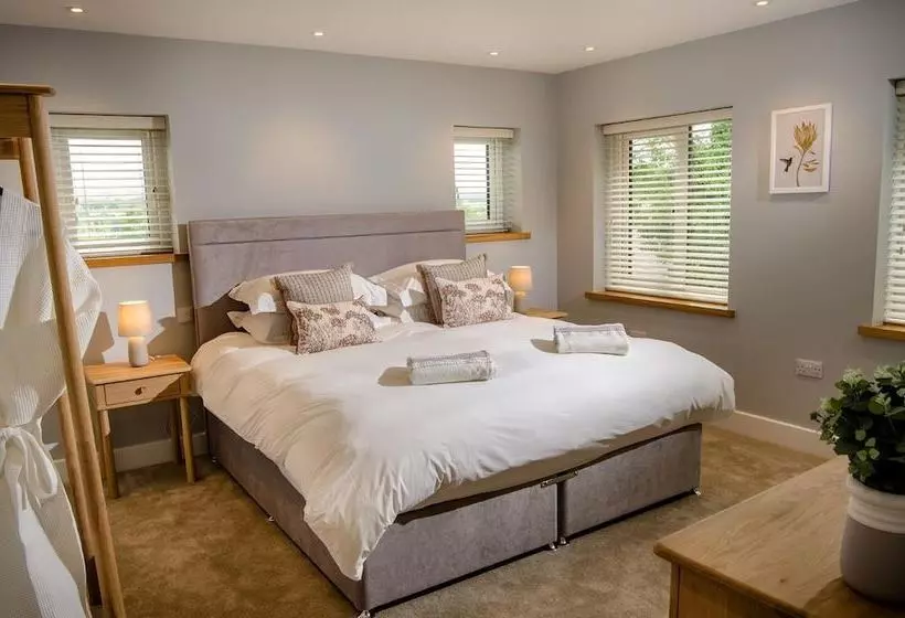 Kirkby Lonsdale Cottages, Ingleborough House