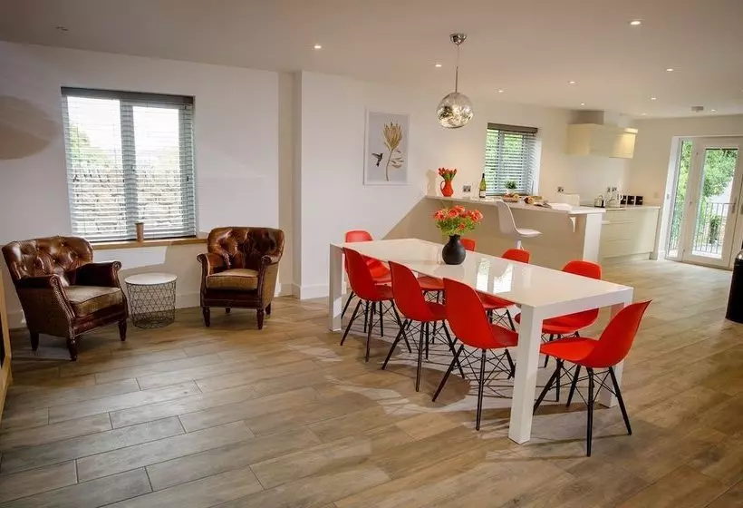 Kirkby Lonsdale Cottages, Ingleborough House