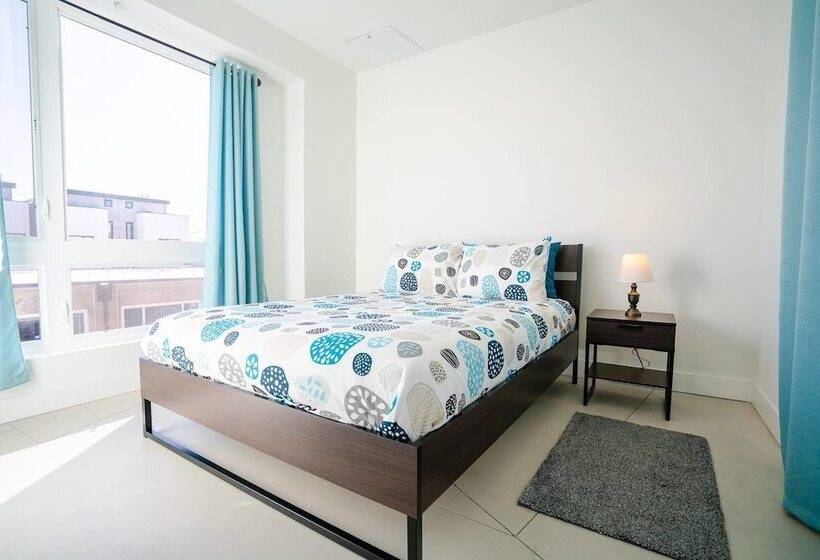 Minimalist & Alluring Condo, Walk To Mile High