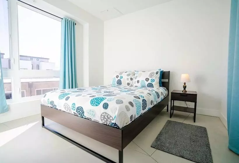 Minimalist & Alluring Condo, Walk To Mile High