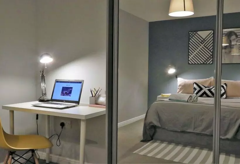 Spacious Townhouse   Netflix & Parking