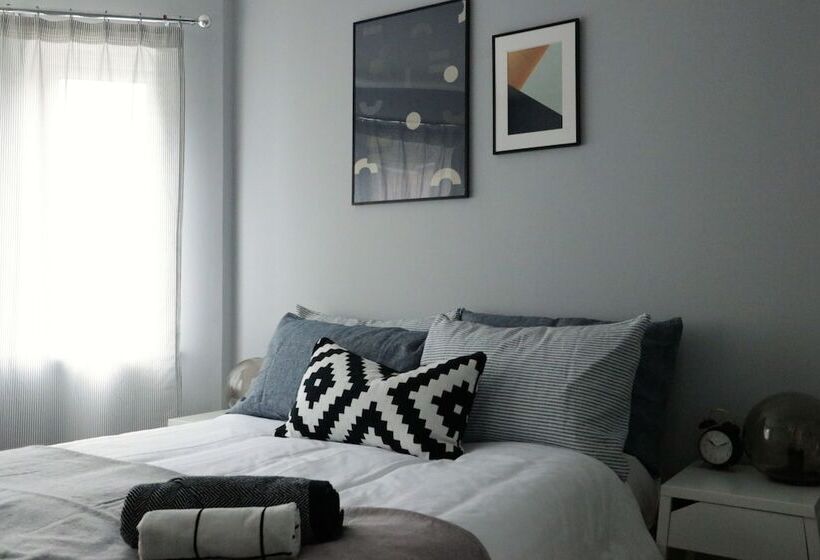 Spacious Townhouse Netflix & Parking