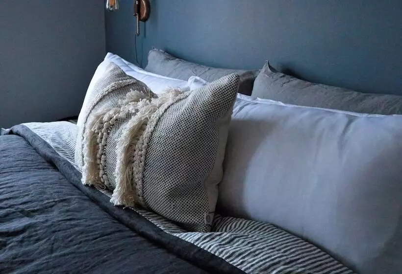 Spacious Townhouse   Netflix & Parking