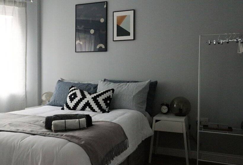 Spacious Townhouse Netflix & Parking