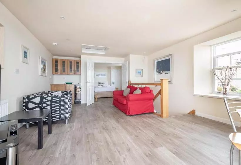 Stunning Shore Front House In Historic Cellardyke