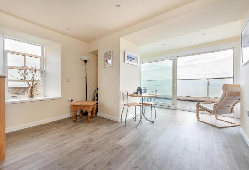 Stunning Shore Front House In Historic Cellardyke