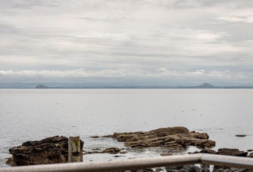 Stunning Shore Front House In Historic Cellardyke