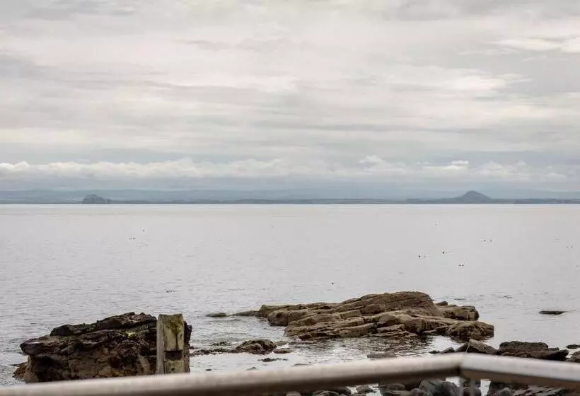 Stunning Shore Front House In Historic Cellardyke