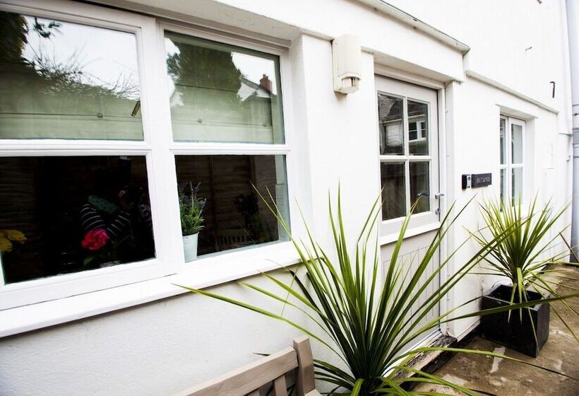 Padstow Breaks   Malt Cottage