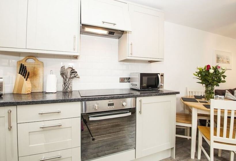 Padstow Breaks   Malt Cottage