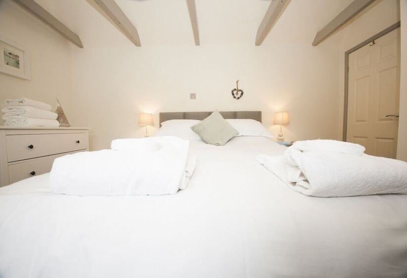 Padstow Breaks   Malt Cottage