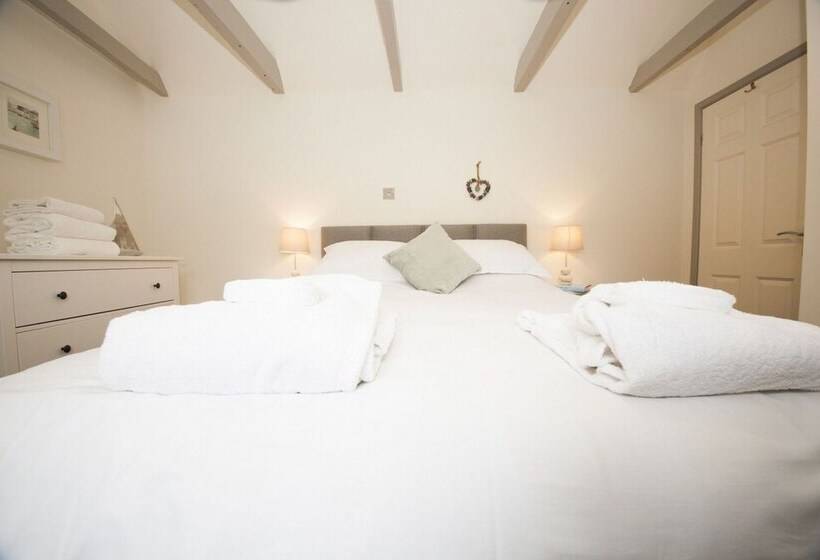 Padstow Breaks   Malt Cottage