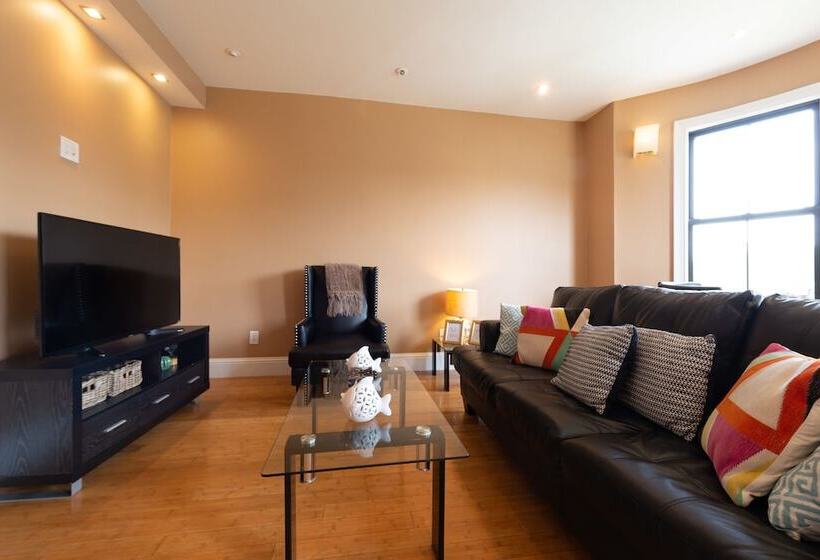 Pelicanstay In Boston Bay Village