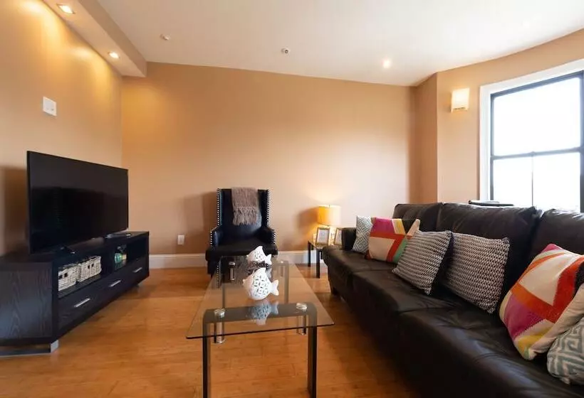 Pelicanstay In Boston Bay Village