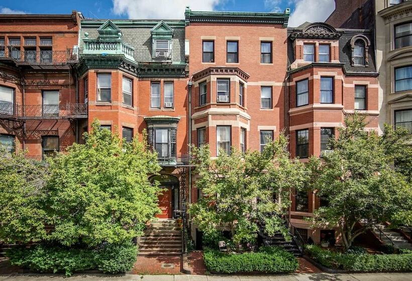 Pelicanstay In Boston Bay Village